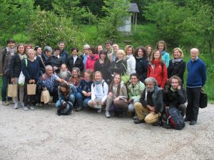 Il gruppo dei partecipanti al corso di "Raccoglitore in ambito erboristico" in visita all'azienda Remedia a Sarsina