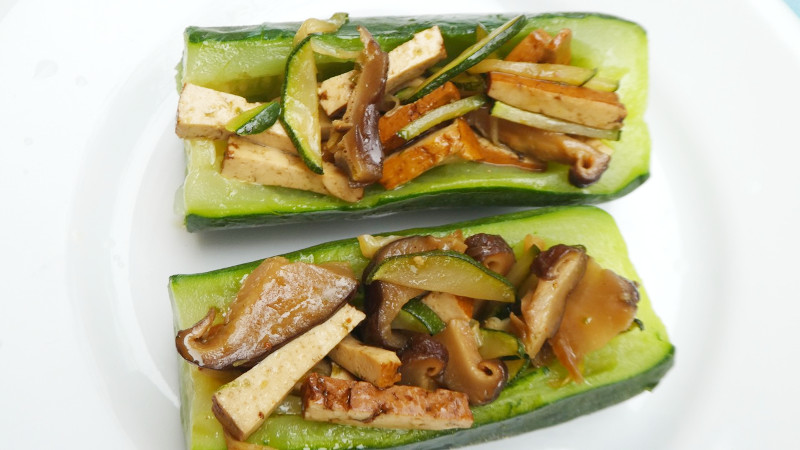 Zucchine ripiene con tofu marinato - Biolcalenda di giugno 2018