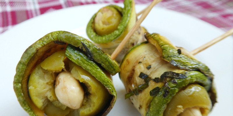 Rotolini di zucchine alle mandorle - Biolcalenda di Settembre 2018