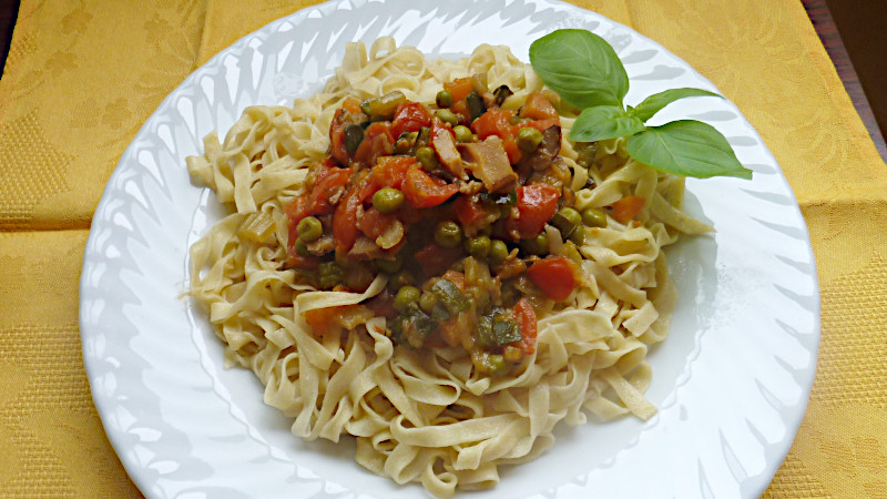 Fettuccine verdure e funghi - Biolcalenda di maggio/giugno 2024